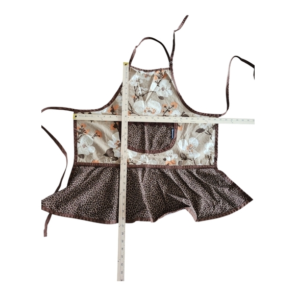 Bagolitas Floral Apron with Brown Accents Ruffle Neutral Cooking Kitchen - Picture 6 of 6